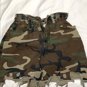 Forever 21 Camo Print Skirt size L